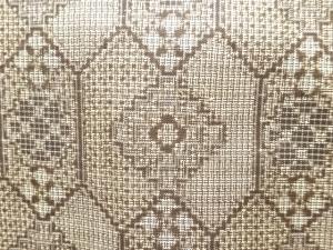 アンティーク　幾何学模様織り出し本場泥大島紬着物(割り込み絣)